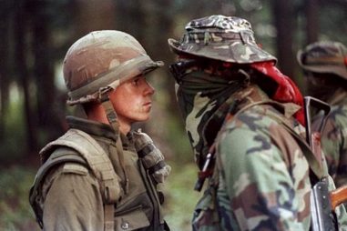 Iconic image of Canadian soldier and Anishnaabe warrior during the Oka crisis